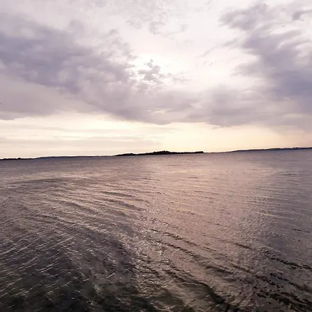 Seaside Serenity In Faldsled-by Traum Feriehus Millinge